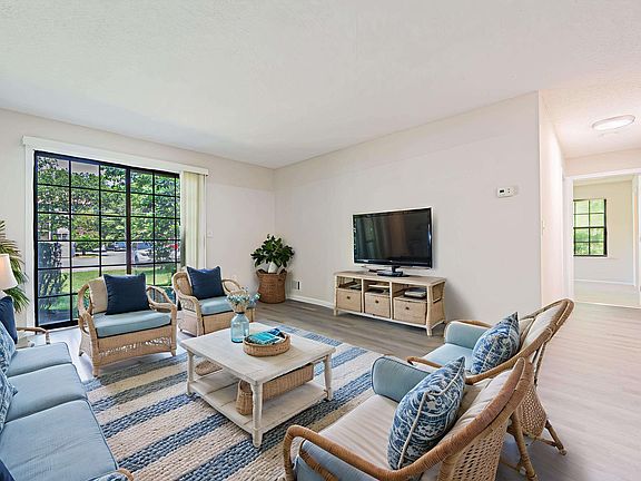 5th image of 161 Sussex Pl #161