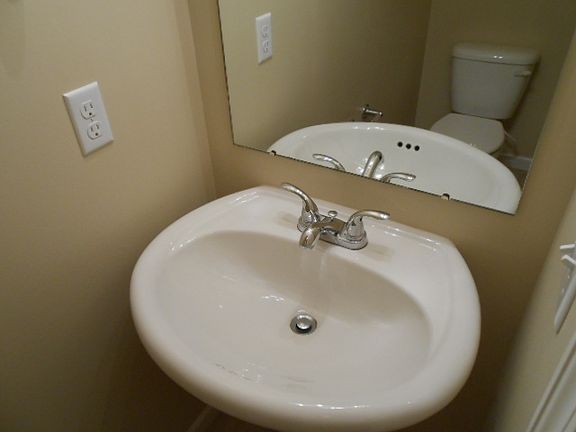 5th image of 5589 Nutmeg Pl