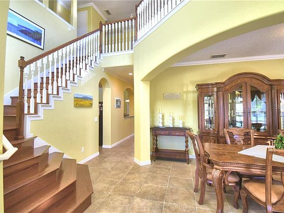 5th image of 309 James Cir