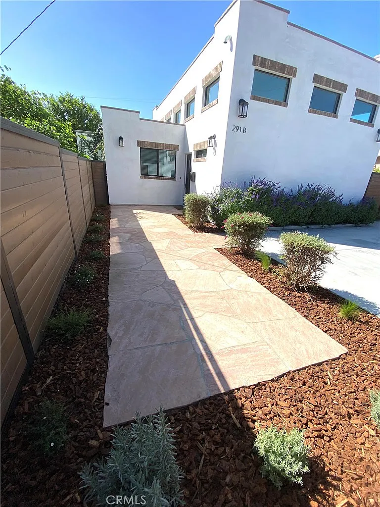 2 bed, 1100 sqft, $3,100 — Photo 3
