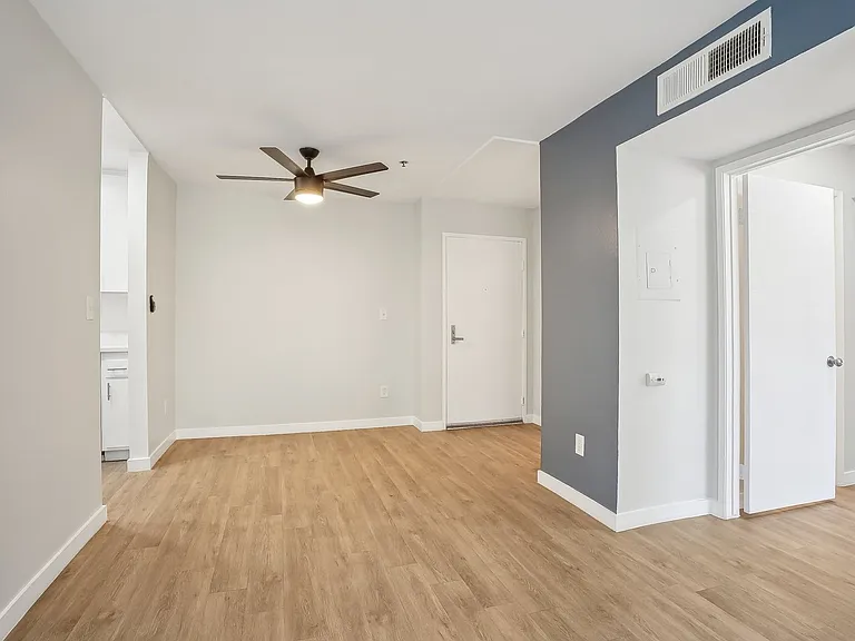 310 Virgil — Photo 63