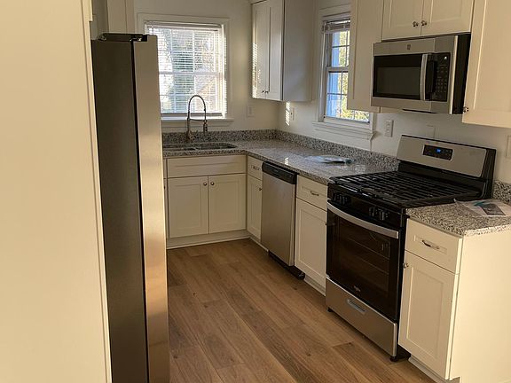 5th image of 825 E 27th St