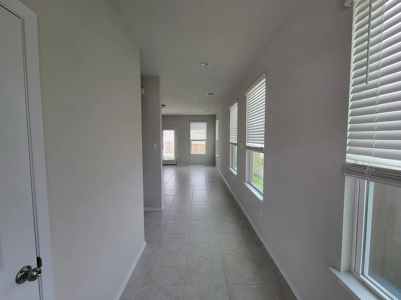 3 bed, 2.5 bath, 1704 sqft, $2,295 — Photo 2