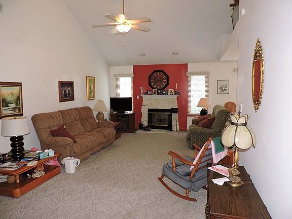2nd image of 425 Hesburgh Dr
