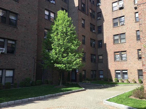 3rd image of 5 Franklin Ave APT 6S