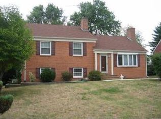 6103 Fox Hill St, Springfield, VA 22150