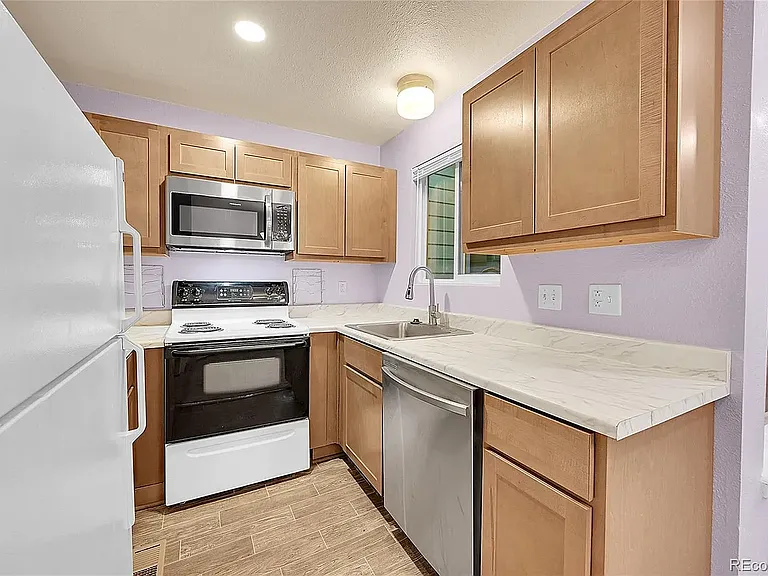 922 S Dearborn Way #8 — Photo 4
