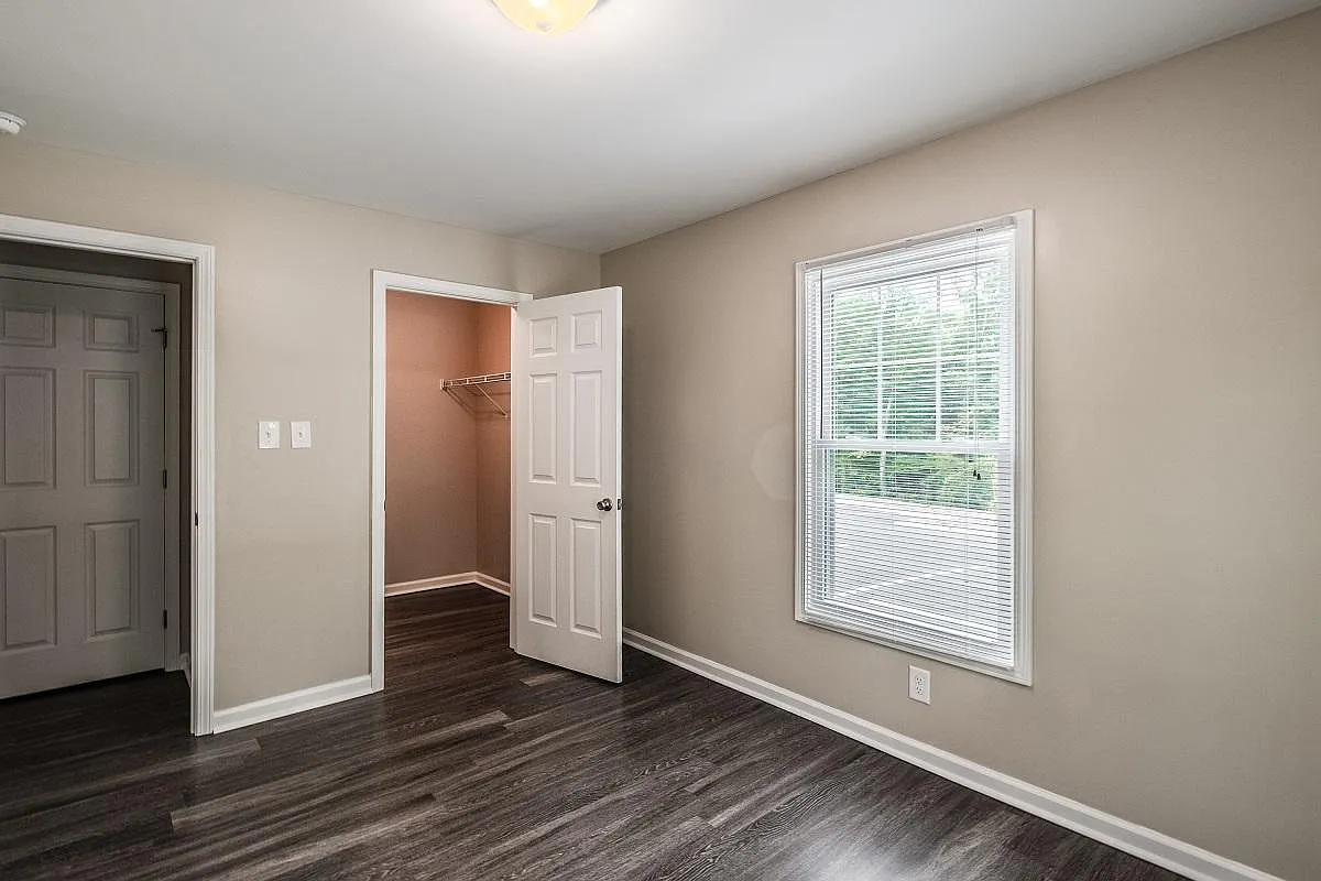Forest View Apartments — Photo 4