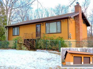 1116 Stone Ridge Dr, Henryville, PA 18332