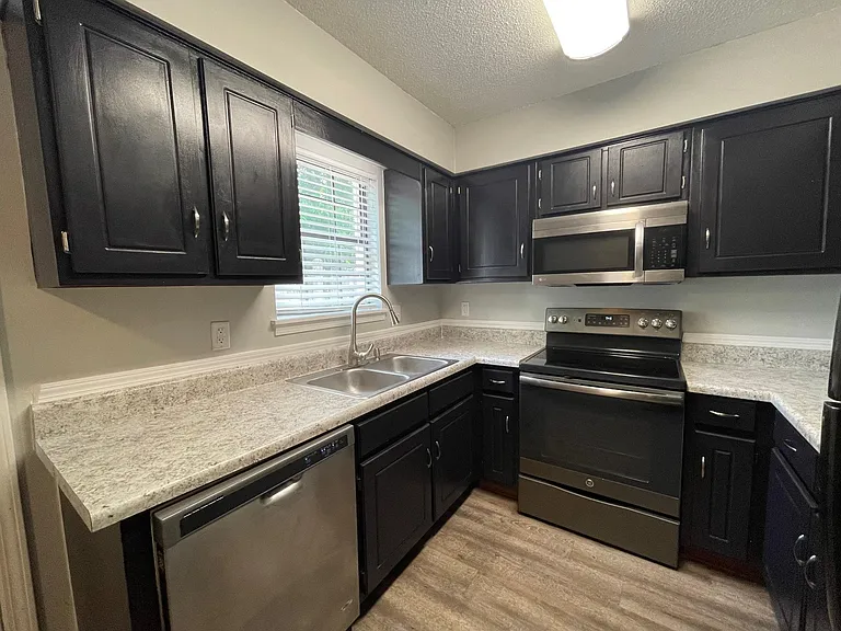 1030 N Montgomery St — Photo 7