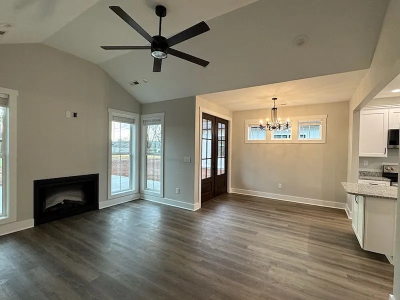 3 bed, 2.0 bath, 1196 sqft, $2,100 — Photo 3