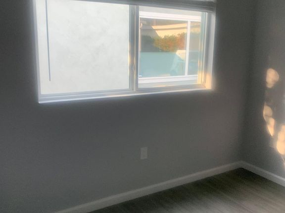 5th image of 118 E I St #B