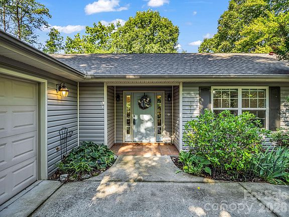 3rd image of 141 Dalton Ct