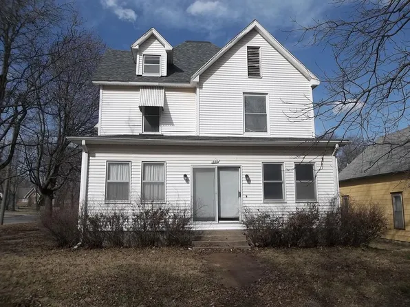 230 W 4th St, Chanute, KS 66720