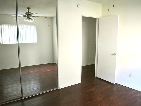 5th image of 13807 Oxnard St APT 12