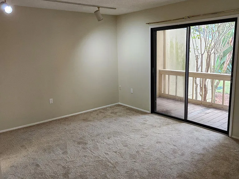 1ST FLOOR MASTER BEDROOM