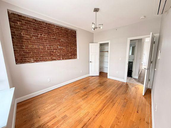 4th image of 45 Clifton Pl #24