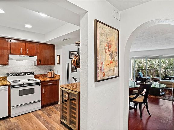 2nd image of 4651 1st St NE Unit 201