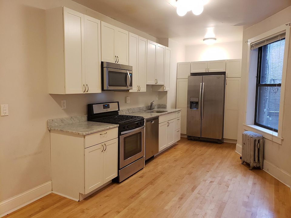 1st image of 646 W Waveland Ave APT 3