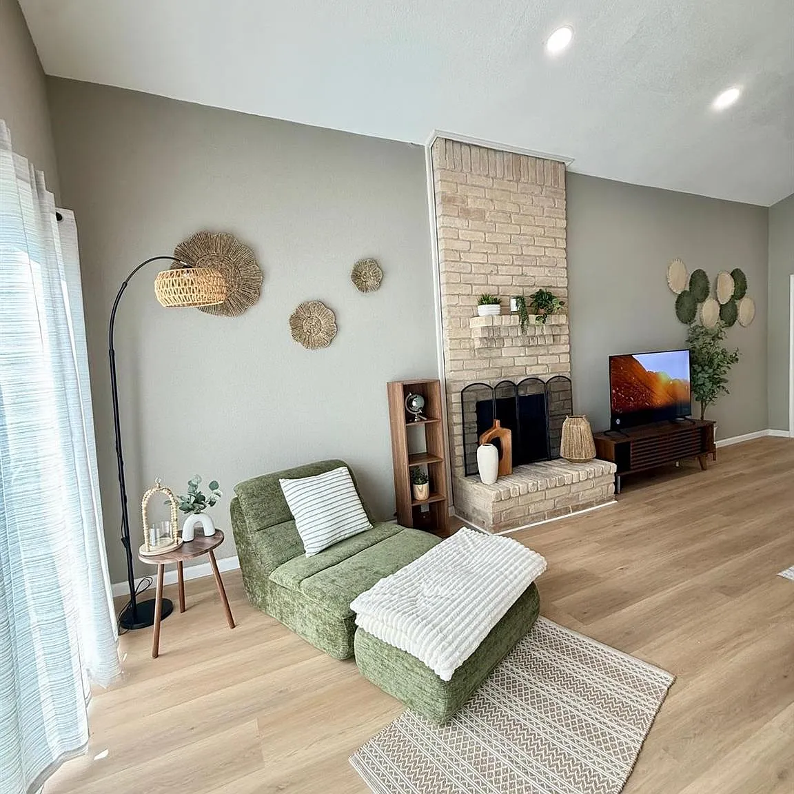 3 bed, 2.0 bath, 1572 sqft, $2,800 — Photo 4