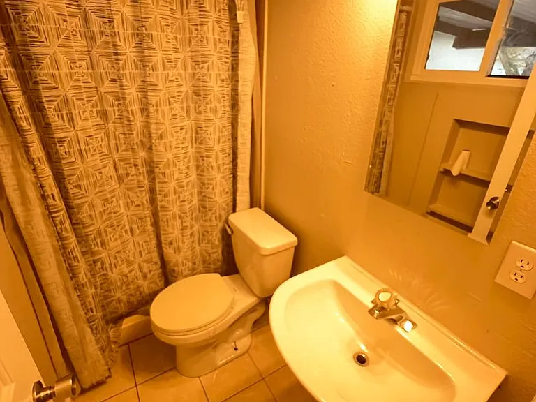 2301 E Brooks Ave — Photo 10