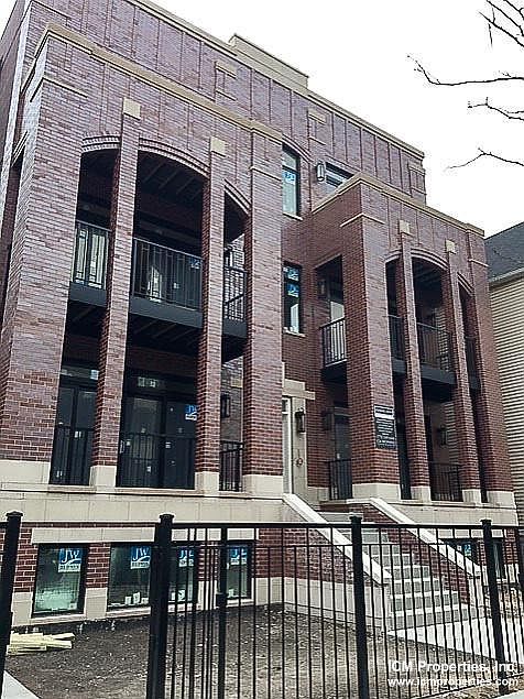 1st image of 3347 N Kenmore Ave #L1