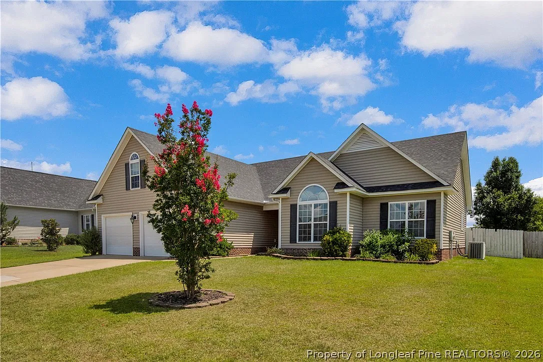 4 bed, 2.0 bath, 1750 sqft, $1,900 — Photo 2