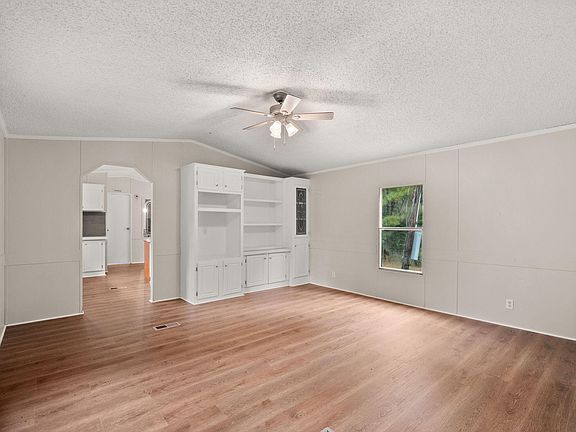 4th image of 180 Chaperal Ln
