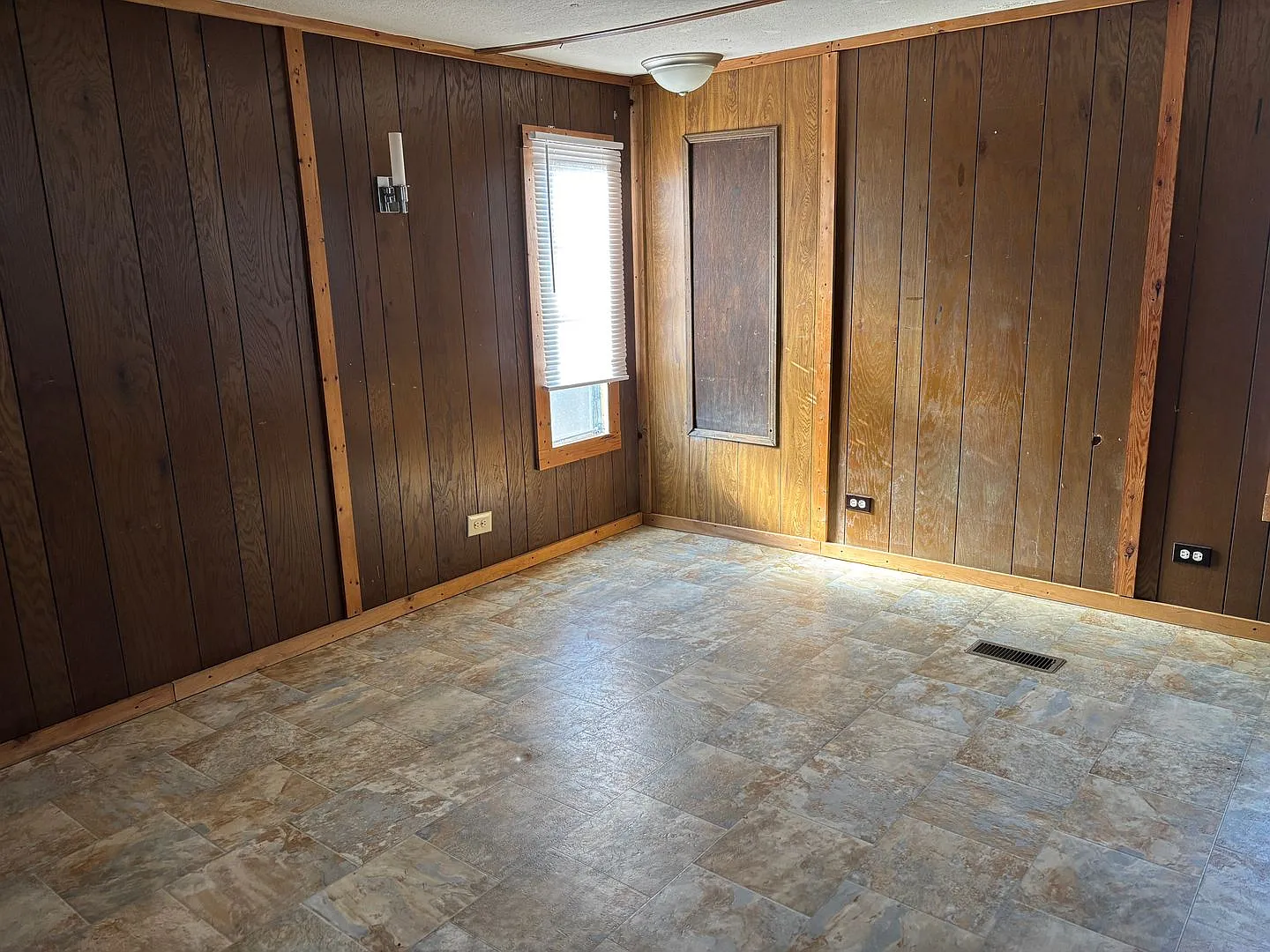 2 bedroom mobile home located in the rolling hills of Moore County. — Photo 3
