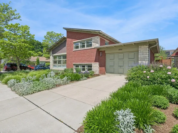 2956 W Bryn Mawr Ave, Chicago, IL 60659