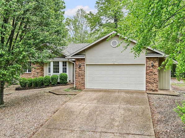 11 Blakeney Ln
