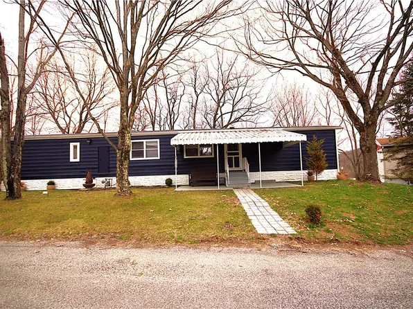 122 Woodland Dr, Tarentum, PA 15084