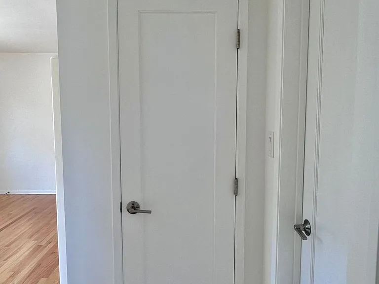 502 Westminster Ave — Photo 14