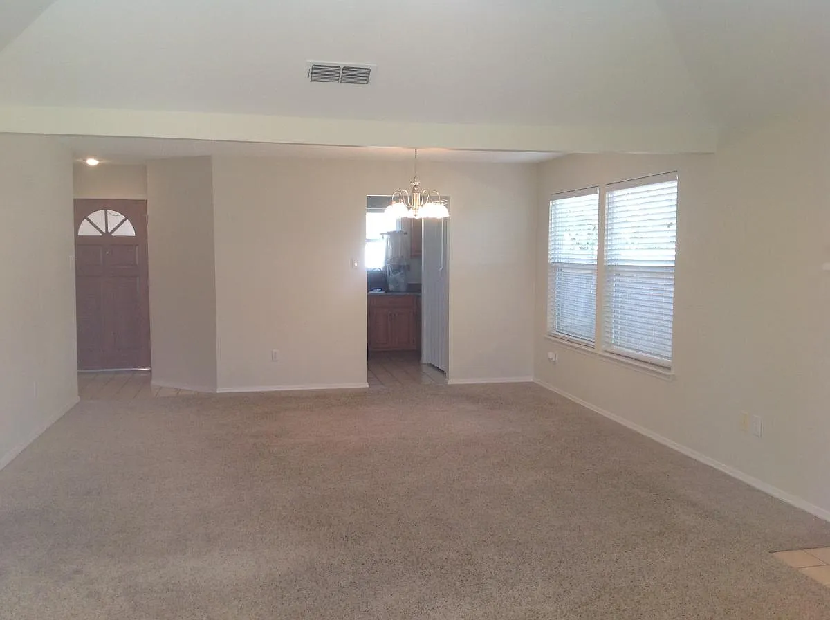 136 Mollie Circle — Photo 3