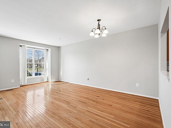 5th image of 4858 Marsden Pl