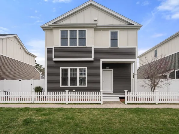 15 Cleary Cir #15, Norfolk, MA 02056