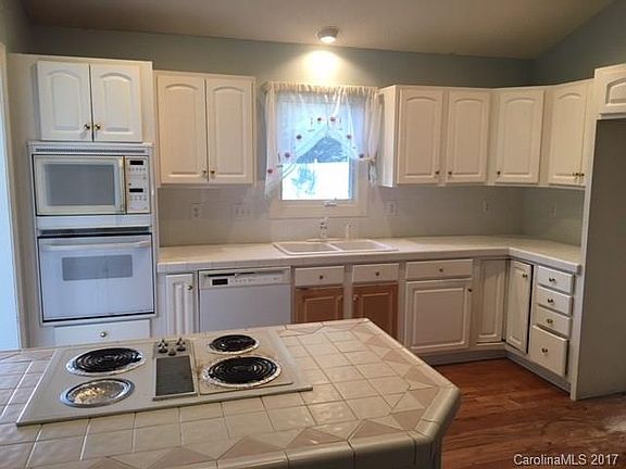 3rd image of 4116 Hoodridge Ln #4
