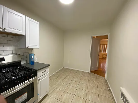 Rented by Amorelli Realty | media 12