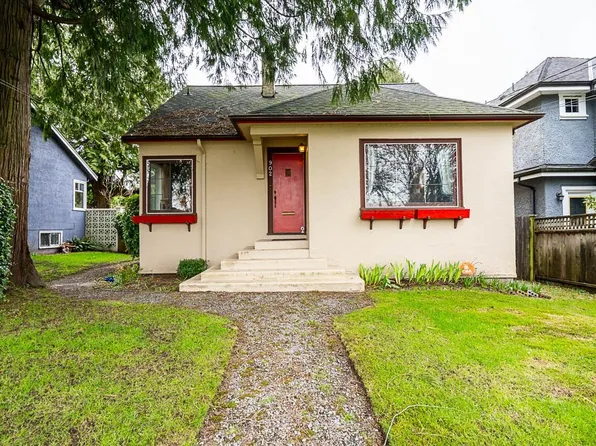 902 4th St, New Westminster, BC V3L 2W6