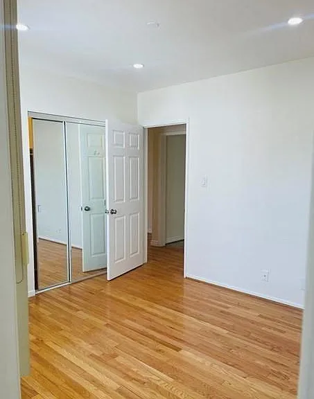 1422 Spazier Ave — Photo 10