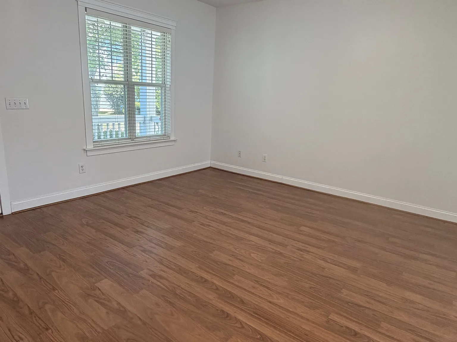 3 bed, 1408 sqft, $2,400 — Photo 4