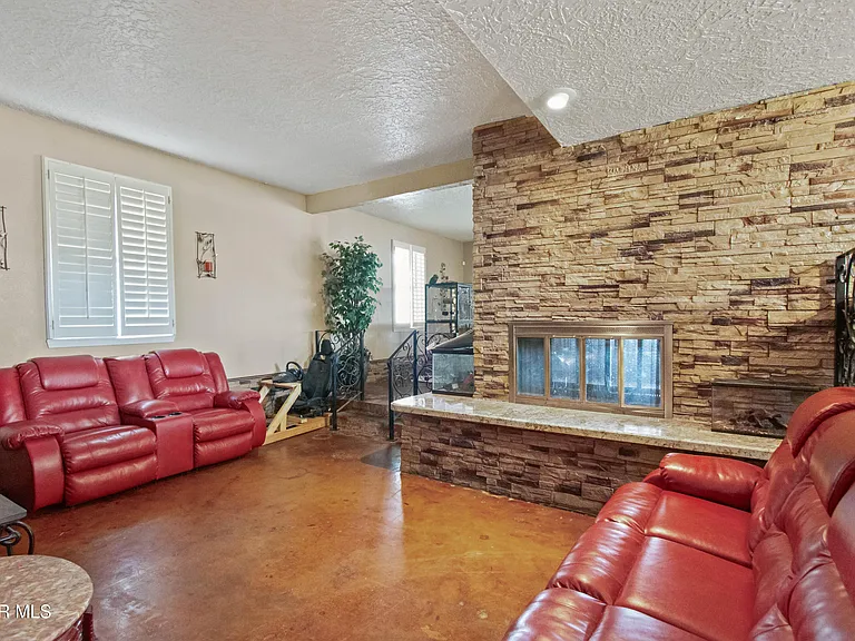 8614 Holmsley Trl — Photo 11