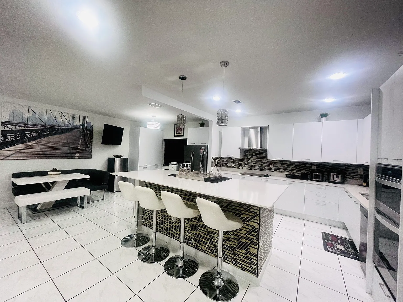 3 bed, $3,400 — Photo 3