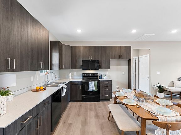 3rd image of 4957 W Minota St