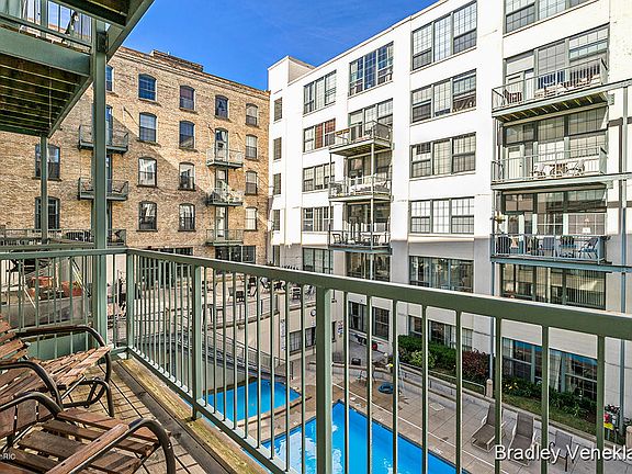 3rd image of 940 Monroe Ave NW Unit 221