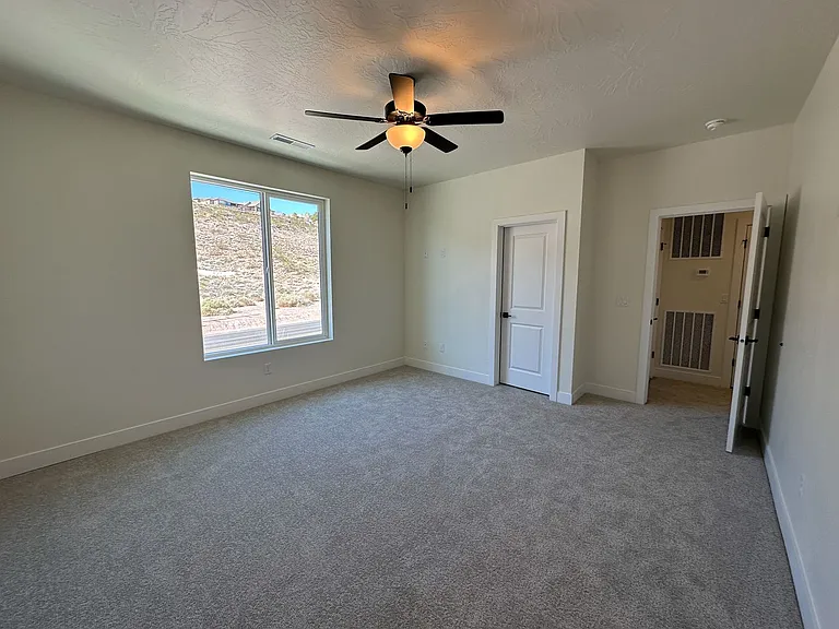 915 S Willow Dr — Photo 15