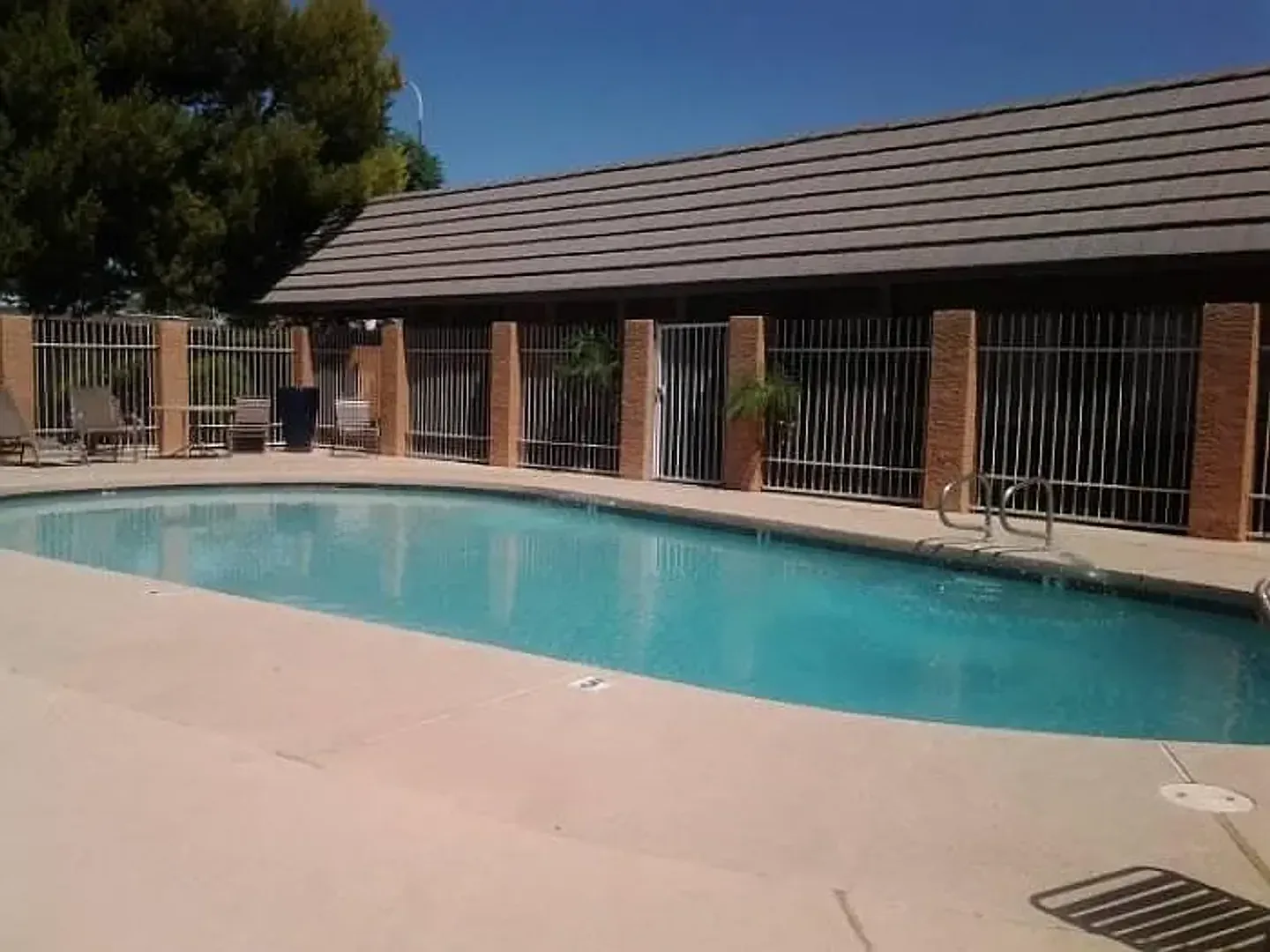 single level 2 bed and 2 bath — Photo 4