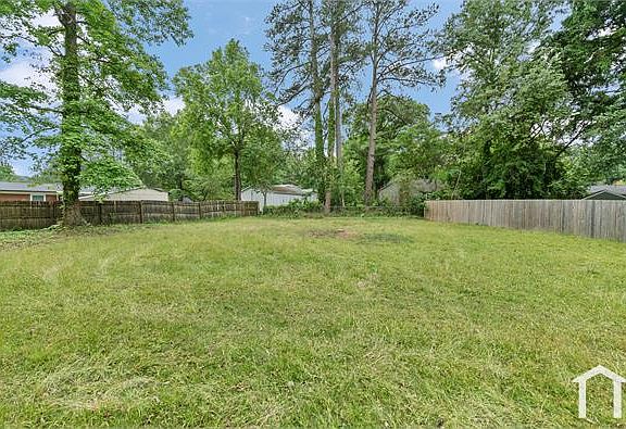 4th image of 1001 Helms Pl