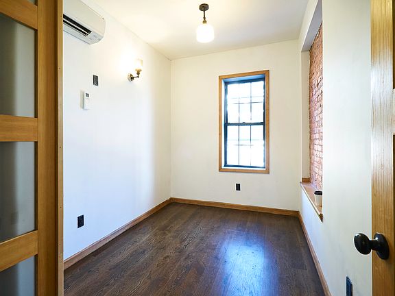 4th image of 208 Montrose Ave #2L