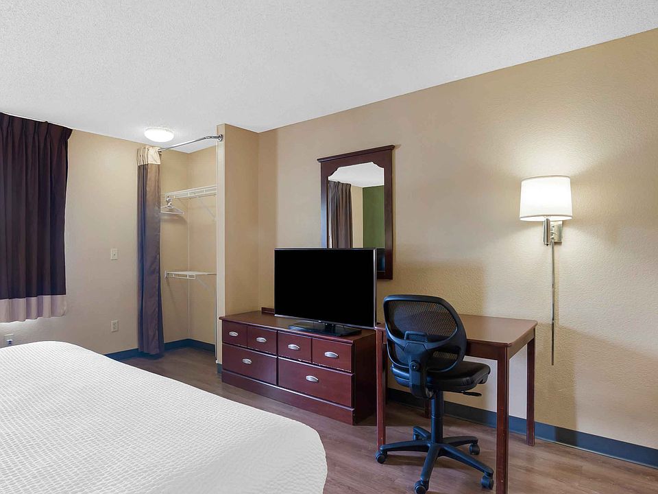 1 Bedroom Suite - 1 King Bed